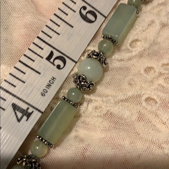 Handmade Bracelet /green stones w silver closures - Picture 2 of 4